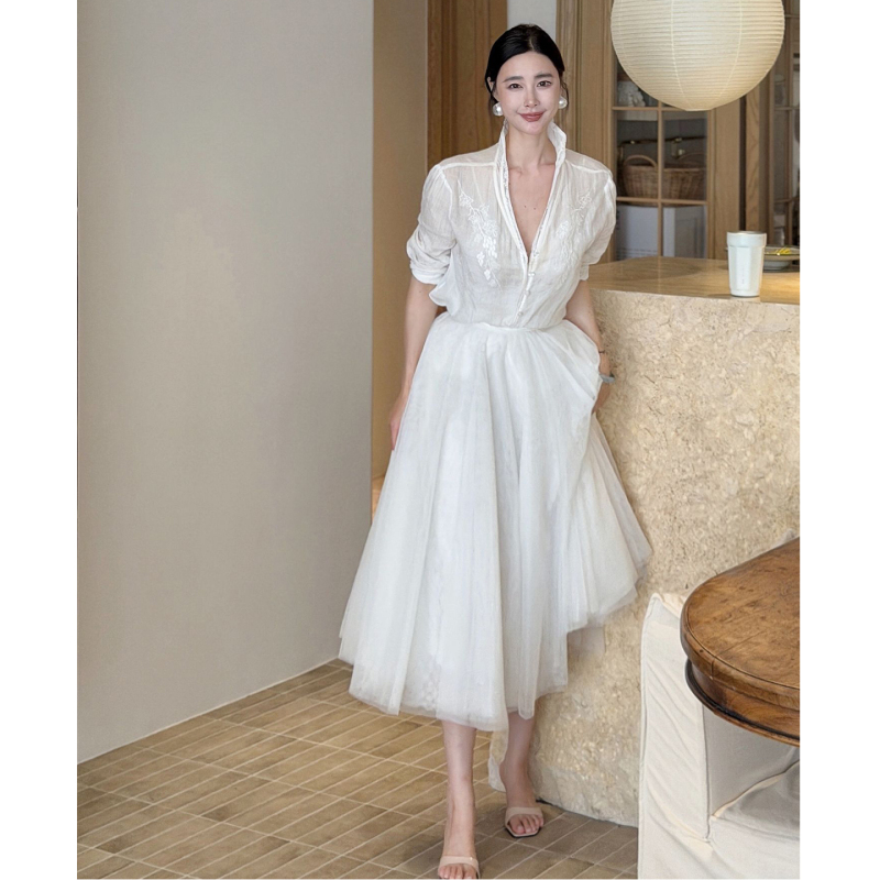 French-Style High-End Linen V-Neck Embroidered Shirt for Women, 2026 Summer New Unique and Beautiful Lace-Trimmed Blouse