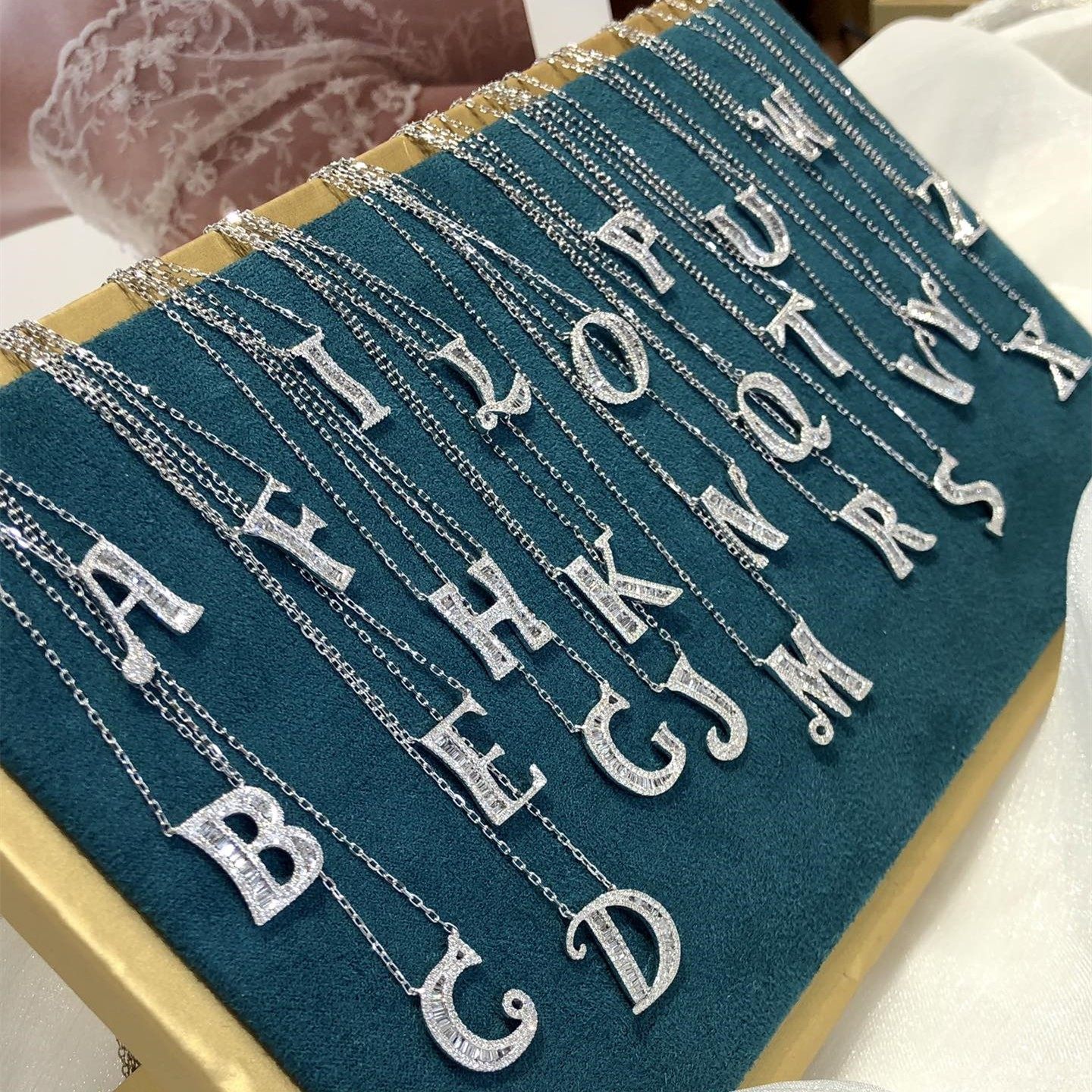 PT950 Platinum American Import Mosanstone 26 Letter Necklace Group Inlaid Niche Design 100 Lap Lock Bone Chain