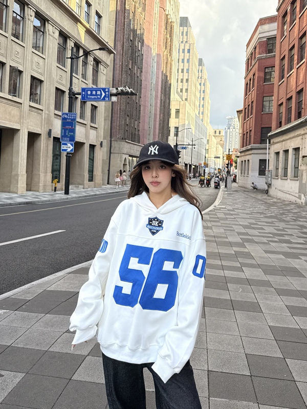 Xkshuo Original American Trendy Brand Digital Badge Embroidered Hooded Sweatshirt for Women, Loose Sports Style White Top Xkshuo Original American Trendy Brand Digital Badge Embroidered Hooded Sweatshirt for Women, Loose Sports Style White Top