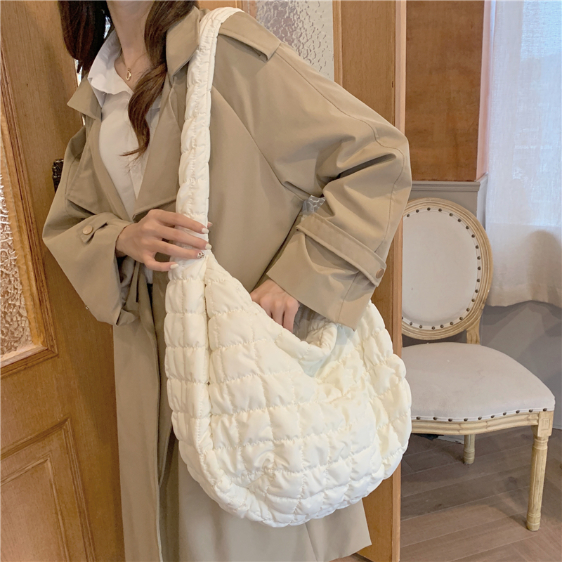 Women's Autumn and Winter Trendy Cloud Pleated Large Bag, Unique Niche Quilted Large Capacity Dumpling Bag, Retro Crossbody Bag Women's Autumn and Winter Trendy Cloud Pleated Large Bag, Unique Niche Quilted Large Capacity Dumpling Bag, Retro Crossbody Bag