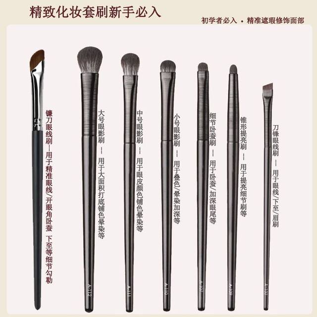 Cangzhou soft-bristled eye shadow concealer brush sickle eyeliner half-fan shape ດັງ shadow brush ລາຍລະອຽດ brightening lying silkworm ລົງກັບແປງ