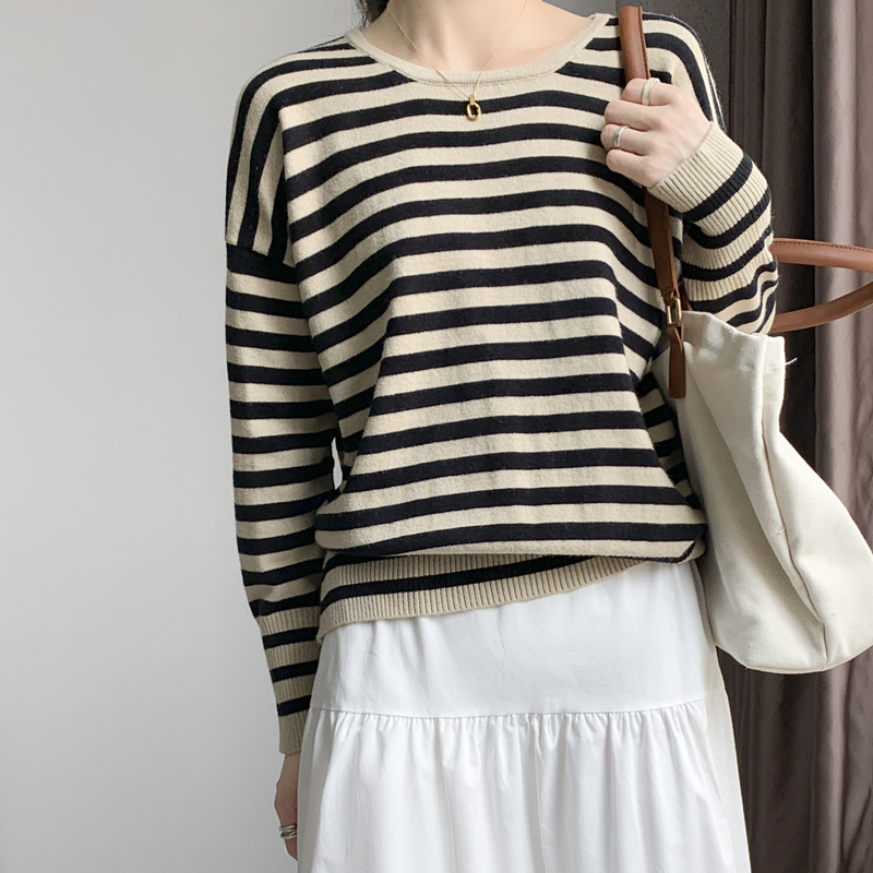 2021 Autumn Winter New Pint Woman Casual Design Style of Coloured Knitted Sweatshirt Black And White Striped Round Neckline Cotton Wool Fashion sweater