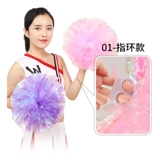 Красочный матовая ла -ла -ла -лакале бал, лара, команда танцевальная рука рука, держит цветочный цвет шарикоподтвердывания шарикоподъемника