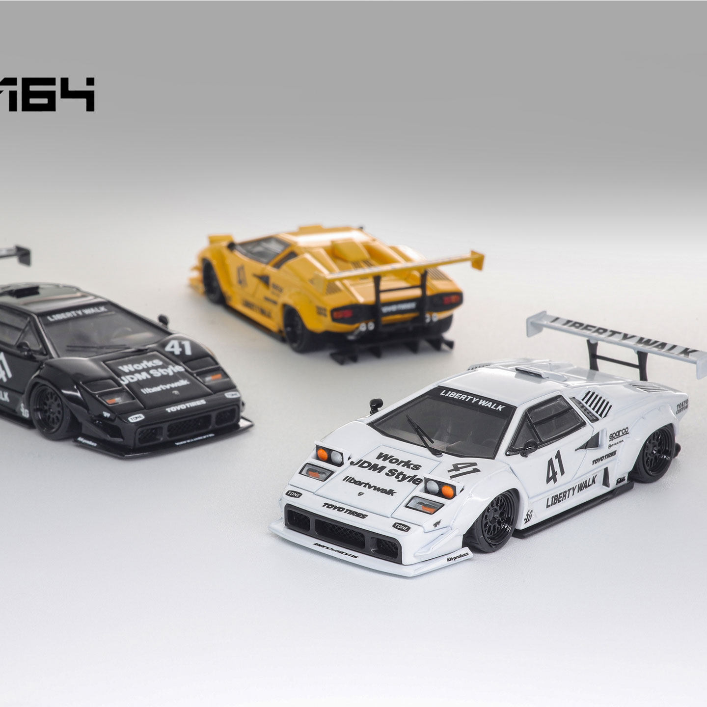 1:64 Countach LP500 LBWK Vision Alloy Car Model with Pop - up