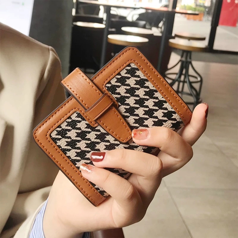 Retro-Style Houndstooth Pattern Women's Multi-Card Slot Card Holder, Leather Driver's License and Id Holder, Vintage Short Wallet, Niche Style Retro-Style Houndstooth Pattern Women's Multi-Card Slot Card Holder, Leather Driver's License and Id Holder, Vintage Short Wallet, Niche Style