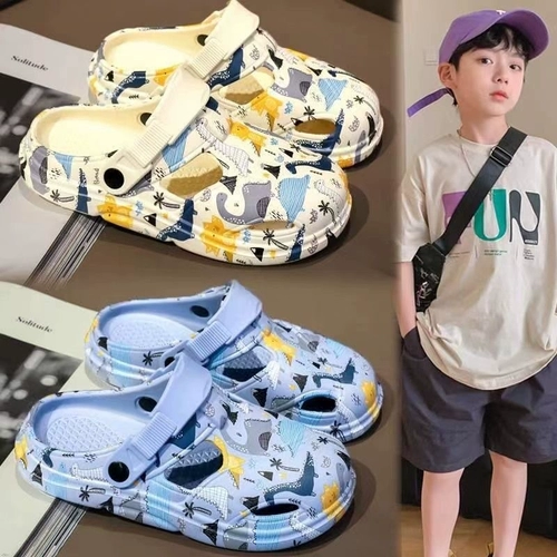 Летние детские нескользящие тапочки в стиле Crocs для мальчиков для выхода на улицу, коллекция 2024 года, подходят для носки на улице, закрытый носок, мягкая подошва, подходят для подростков, антибактериальная пропитка