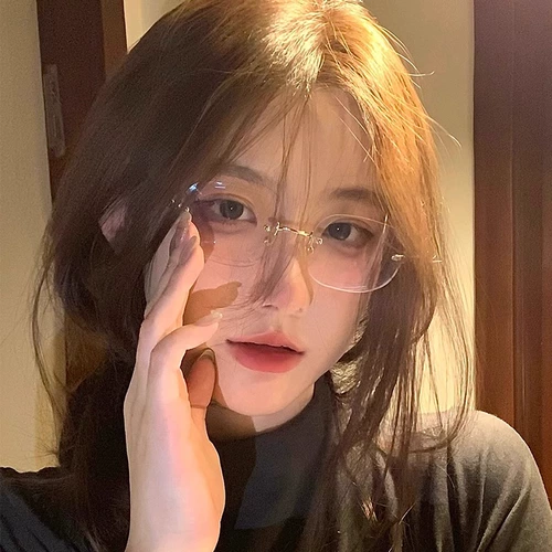 Бесплатные очки миопии -миопия женщины против рентабельного имитационного имитации