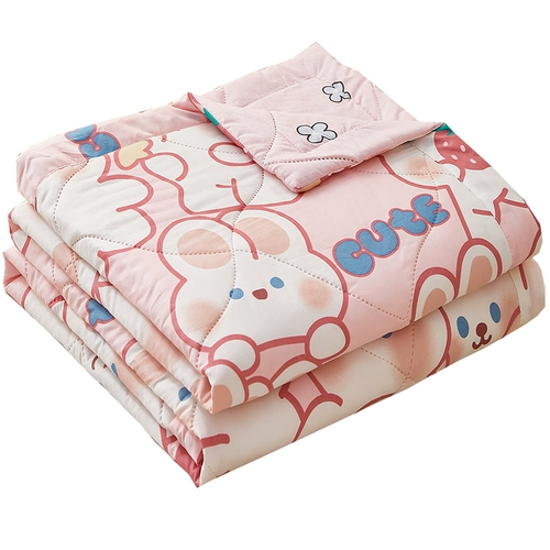 Летнее стеганое одеяло можно вымыть летом, а кондиционер был кондиционирован воздухом кондиционером и был промыт одним летним одеялом.