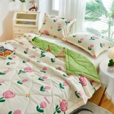 Летнее стеганое одеяло можно вымыть летом, а кондиционер был кондиционирован воздухом кондиционером и был промыт одним летним одеялом.