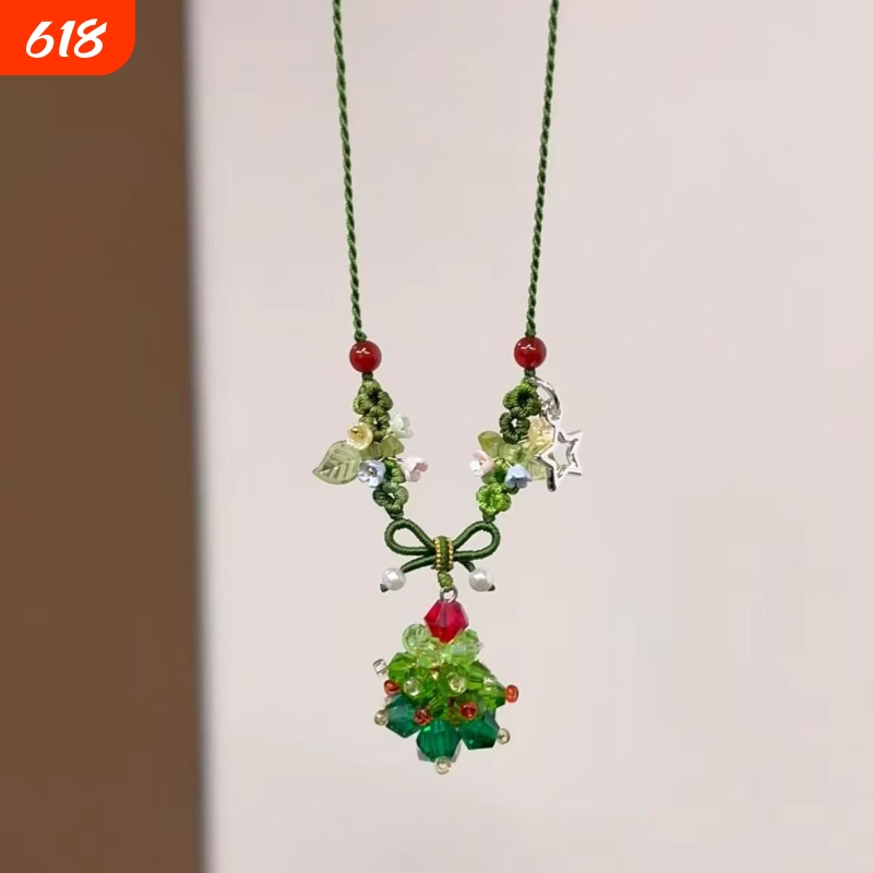 "Clear Winter Gift" Autumn and Winter Green Christmas Tree Pendant Handmade Woven Necklace for Women, Sweet and Unique Holiday Atmosphere