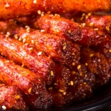 Острые батончики, большие глютеновые закуски, старая сеть красная пряная острая повседневное кремовое печенье с большим подарочным пакетом