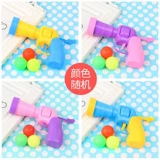 Мао лодочный мяч запустил игрушечный кошачий кошачь