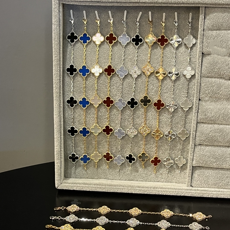 Top Version Four-Leaf Clover Five-Flower Panda Bracelet for Women, Plated with 18K Gold, Interspersed with Diamonds, White Mother-Of-Pearl, Stackable, Gift, Gold, Rose Gold