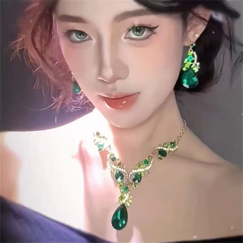 Elegant Green Necklace and Earring Set, Dress Accessories, Light Luxury Water Drop Exaggerated High-End Clavicle Chain