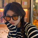 Трендовые классические солнцезащитные очки подходит для мужчин и женщин на солнечной энергии, популярно в интернете, по фигуре, защита от ультрафиолета