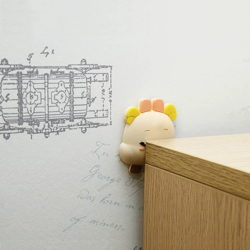 Протекает анти -коллизионный артефакт против дверной шкафы с подушкой подушкой подушкой