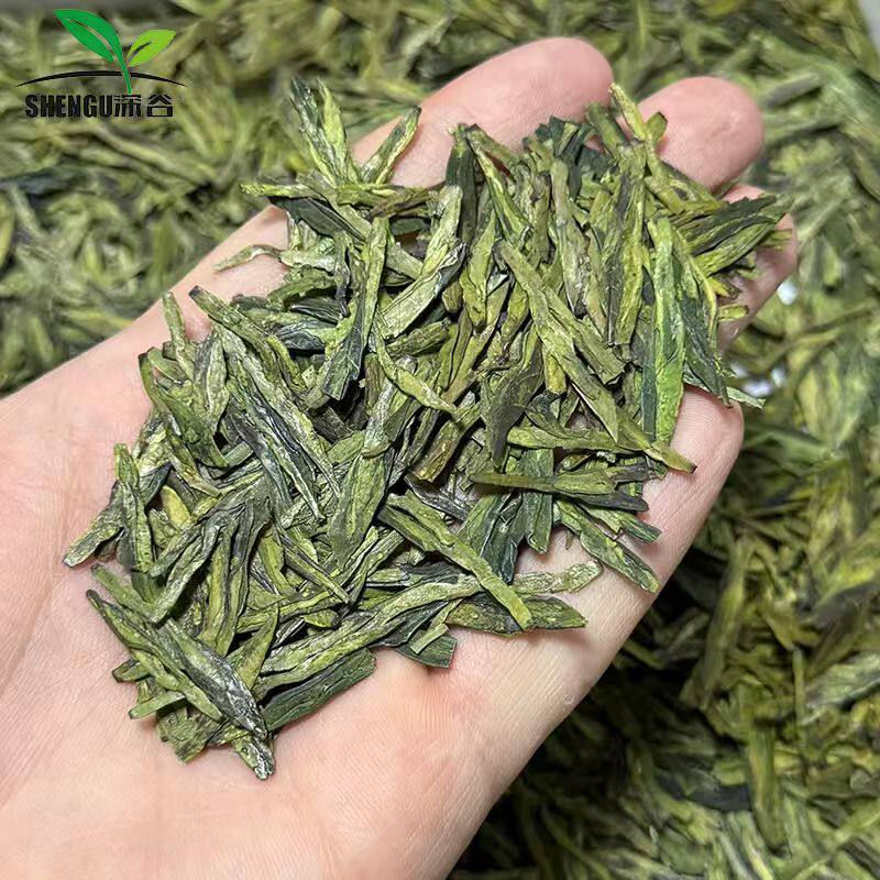 Longjing Green Tea Loose Leaf Pre-Qingming First Grade Fresh Tea for Daily Drinking and Gifting preparation
