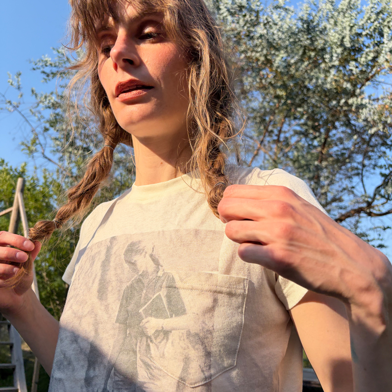 Juriho Origin|Jane Goodall Information Graphic Print Fitted Short Sleeve T-Shirt Juriho Origin|Jane Goodall Information Graphic Print Fitted Short Sleeve T-Shirt