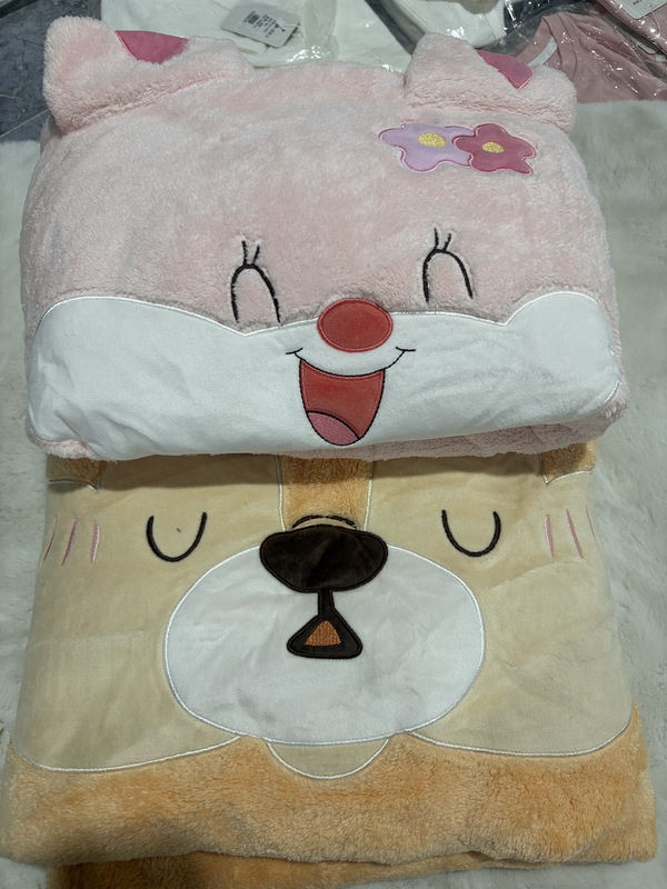Gree's Warm Velvet Blanket Is Extremely Comfortable Gree's Warm Velvet Blanket Is Extremely Comfortable