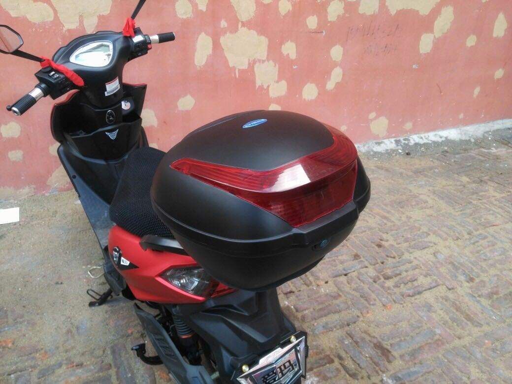 Xe máy của phụ nữ phía sau hộp pin pin xe điện dày lên rùa nhỏ nữ hoàng trở lại hộp phụ kiện bàn đạp phổ quát - Xe gắn máy phía sau hộp cốp rời xe máy