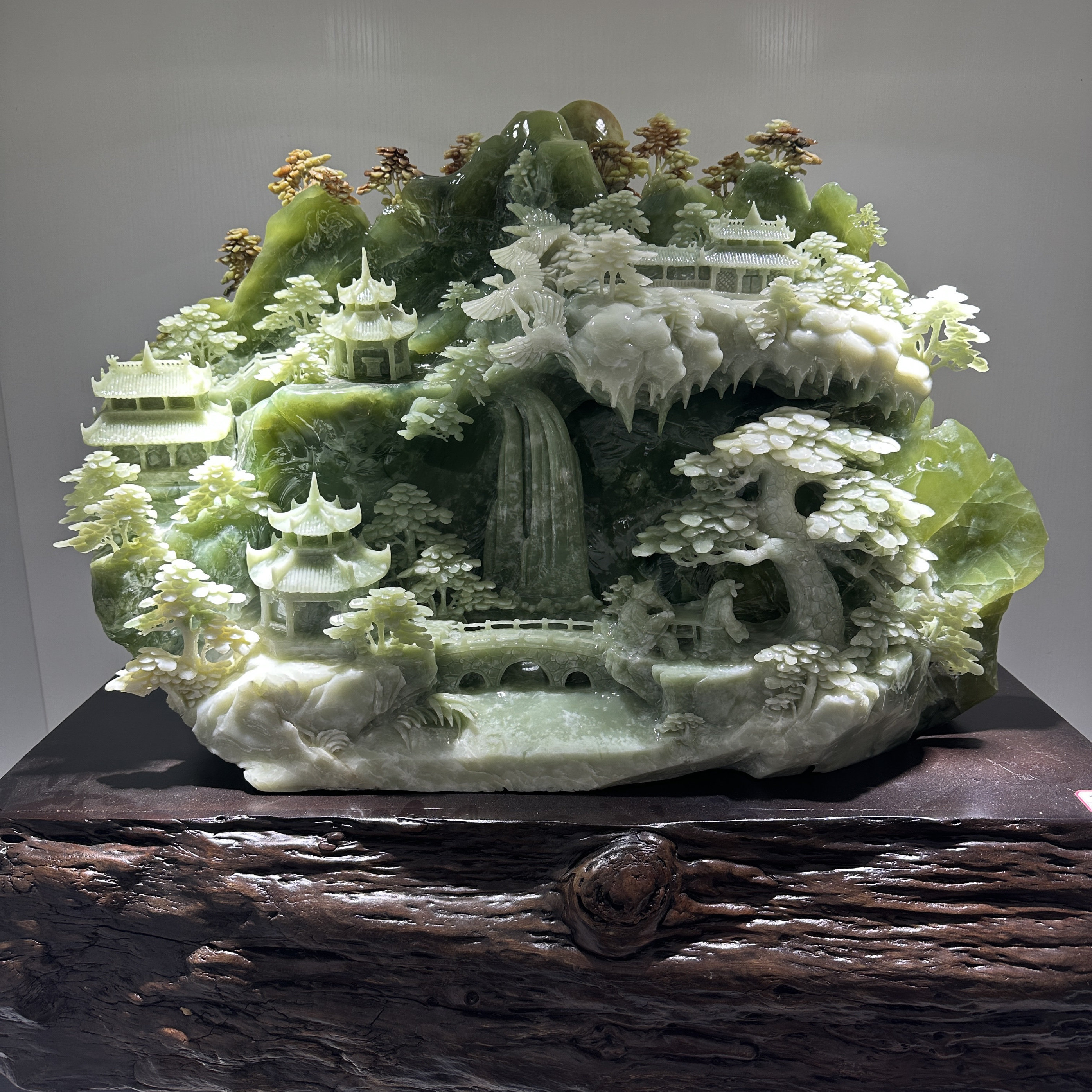 天然玉石岫玉摆件原石手工雕刻山水：东方美学的极致展现！-珠宝奇石