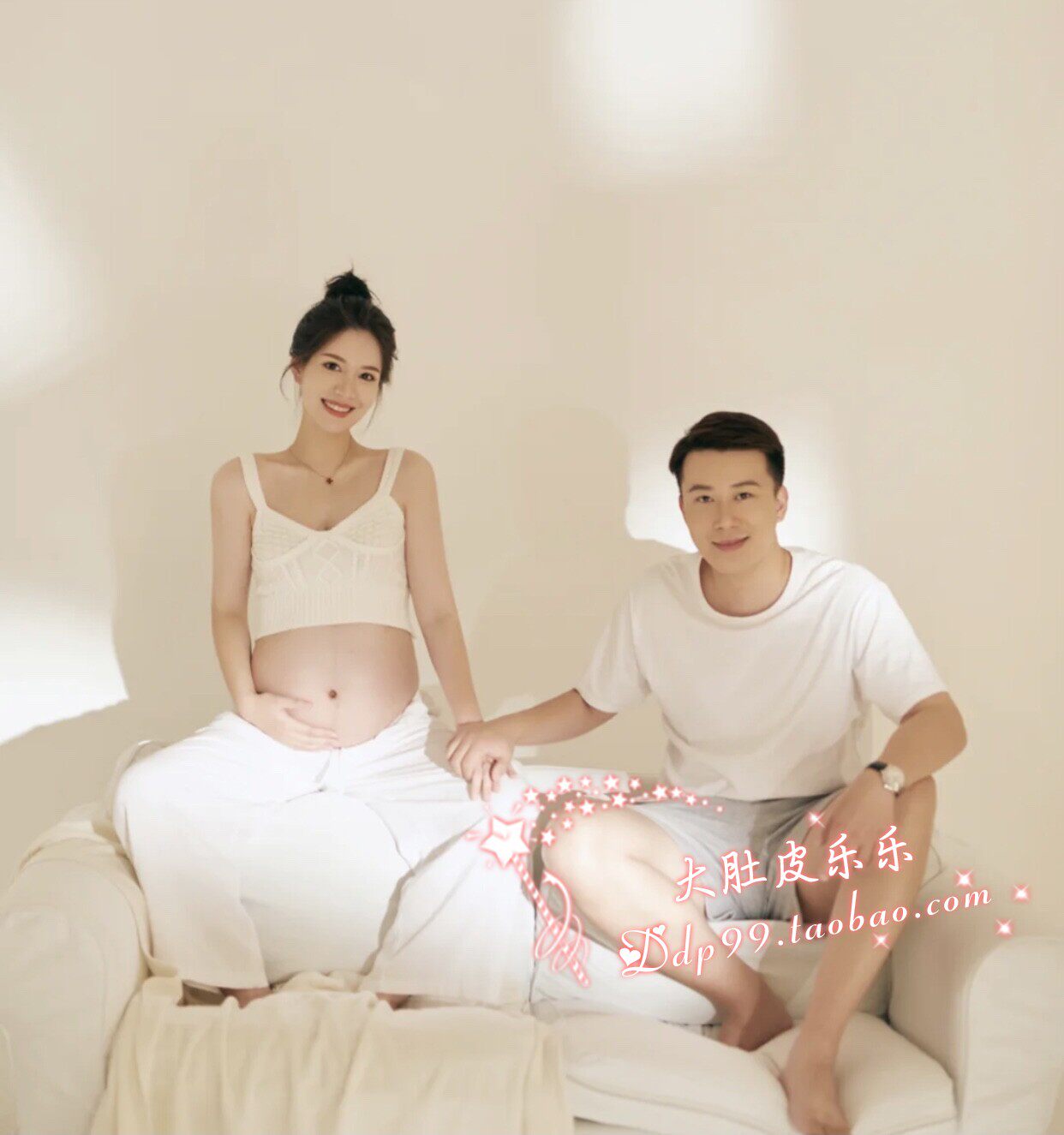 919 Maternity Photos Clothing Rental Couples Couples Casual Home Photo Studio Photography White Suspenders Photoshoot