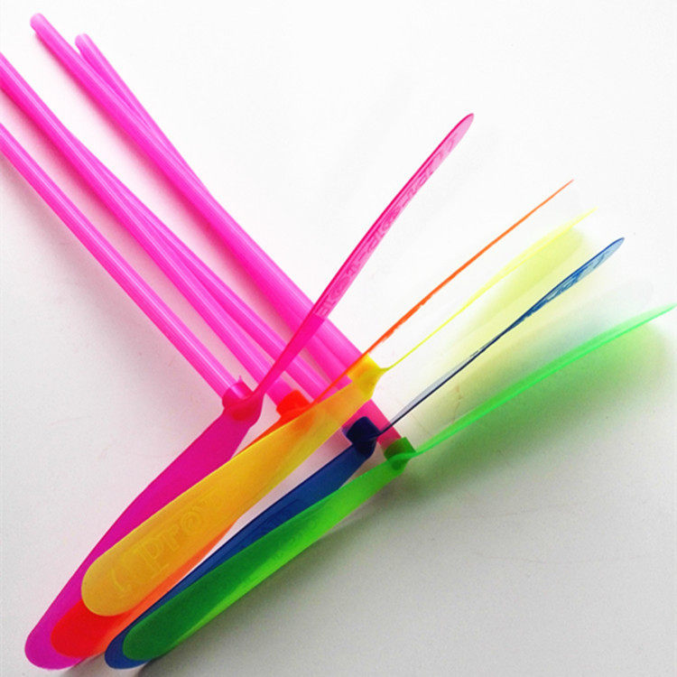 Bamboo dragonfly toy color hand rubbing plastic double flying leaf Feitian fairy 80s nostalgic kindergarten primary school students gift