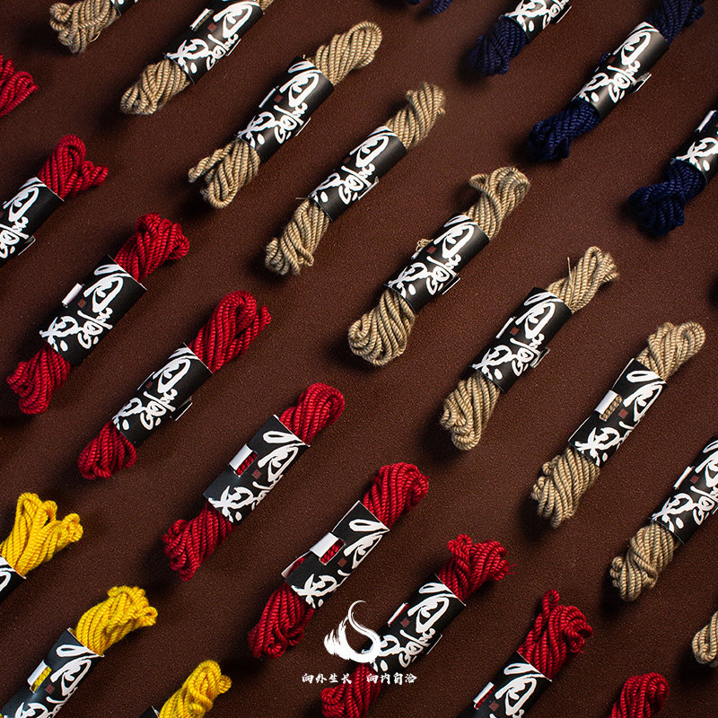 Hand rubbing cotton rope -- interesting out of pint playing disc gameplay tool Old-gummy hands rubbing cotton ropes Baise cotton rope