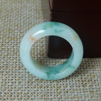 Myanmar natural a-grade jade raw stone, jade wool, ice and waxy material, sprinkled with golden flowers and floating flowers, ring ring v5665