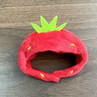 Клубника с аксессуарами