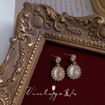 Fontainebleau French court elegant and gentle exquisite diamond sparkling oval cats eye stone earrings ear clip