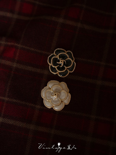 Snowy Night Camellia ກິ່ນຫອມຄລາສສິກ Retro Elegant ລະດັບສູງ Versatile French Niche Camellia Brooch ສໍາລັບແມ່ຍິງ