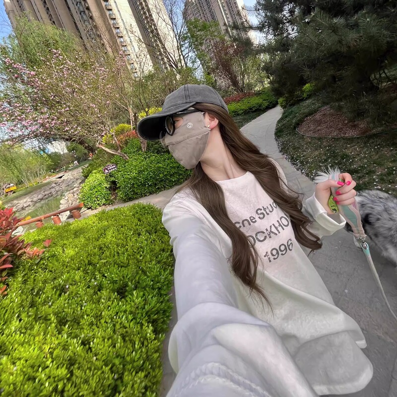 American-Style Letter Print White Long-Sleeved T-Shirt for Women, Summer Loose and Relaxed Thin Sun Protection Cover-Up Top