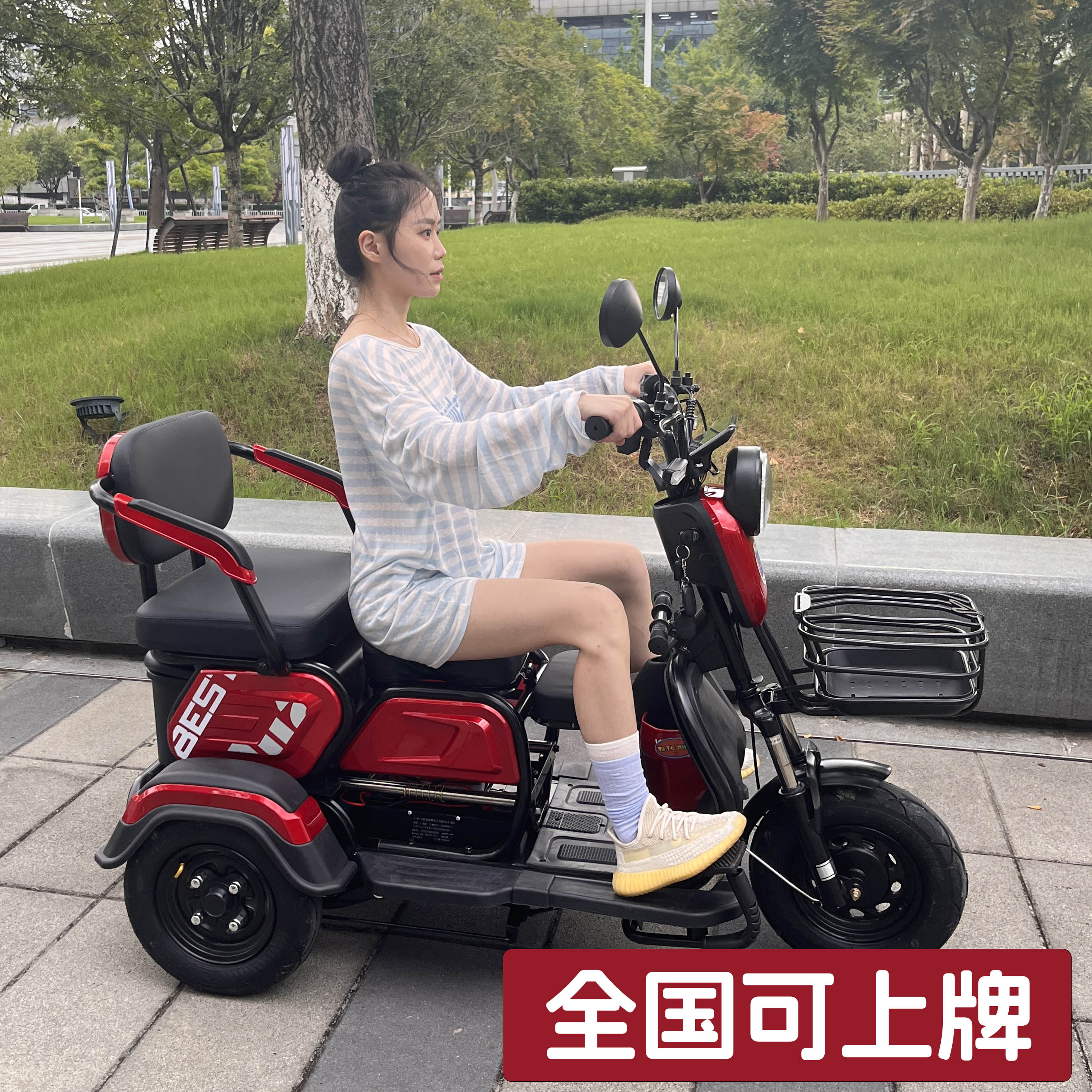 新款电动三轮车家用小型老人代步车老年助力车带棚接送孩子电瓶车