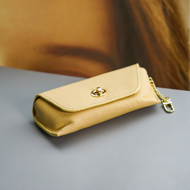 Genuine Leather Glasses Case, Available in Multiple Colors, High Aesthetic Value, Portable, Can Be Hung on a Bag, with Lock, Artistic Sunglasses and Sunglasses Storage Box