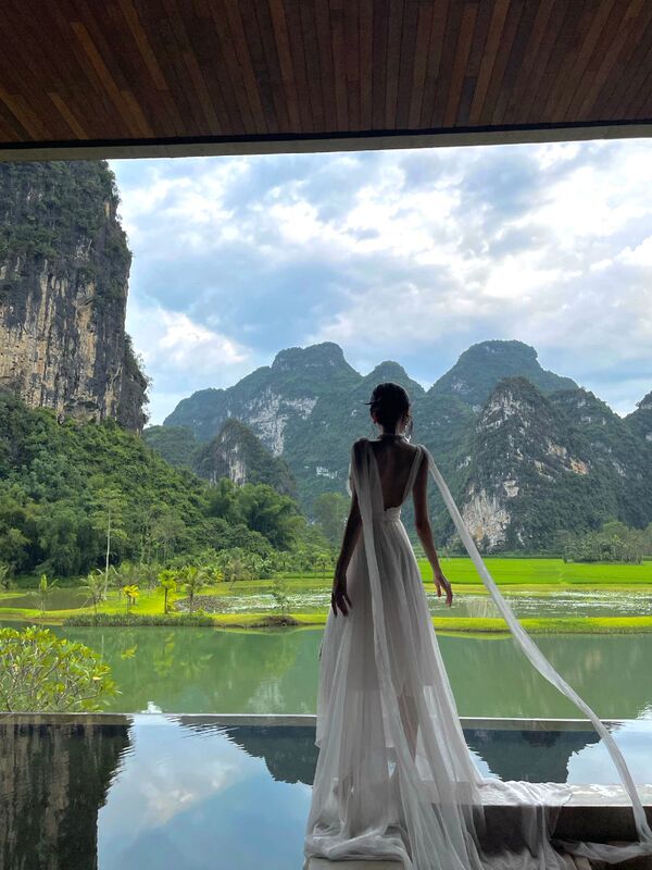 Beach Vacation Dress with a Fairy-Like Backless Design, Mesh Streamers, and a Trailing Hem for Women, Suitable for Desert Wear, with a Cinched Waist and Long Skirt