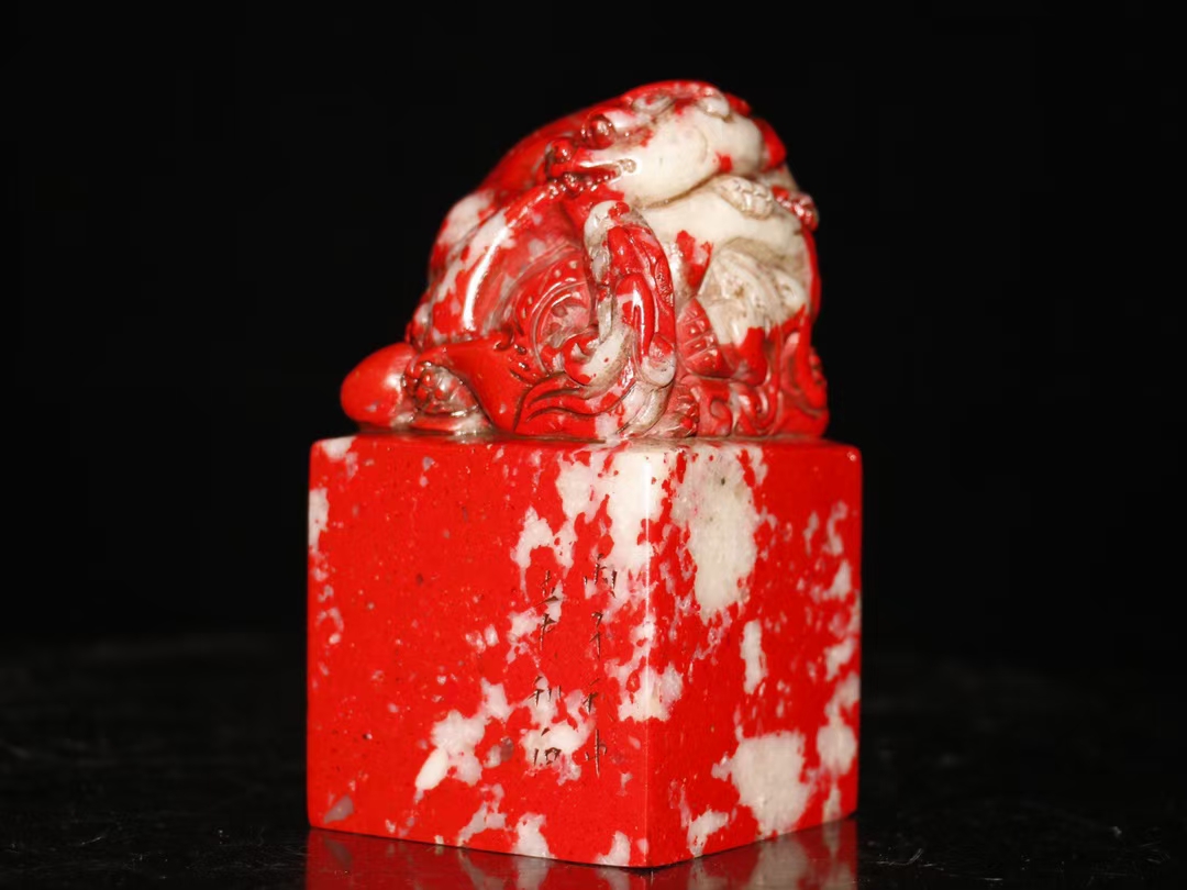 Chicken blood stone pure hand-carved mother and child love deep pixiu button beast jade seal ornament Bingzi Tianzhong craft gift ornament