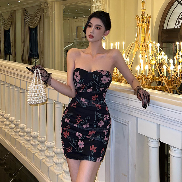 One-shoulder tube top floral dress female summer with chest pad design sense niche hot girl backless sexy bag hip pure desire