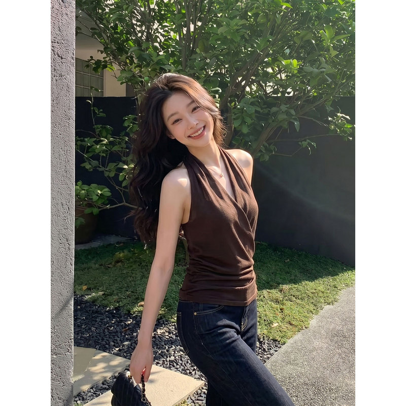 Retro Coffee-Colored Halterneck Knitted Vest for Women, Summer 2026 New Style, Sleeveless, Chic, Age-Reducing, Small-Sized Tie-Up Top