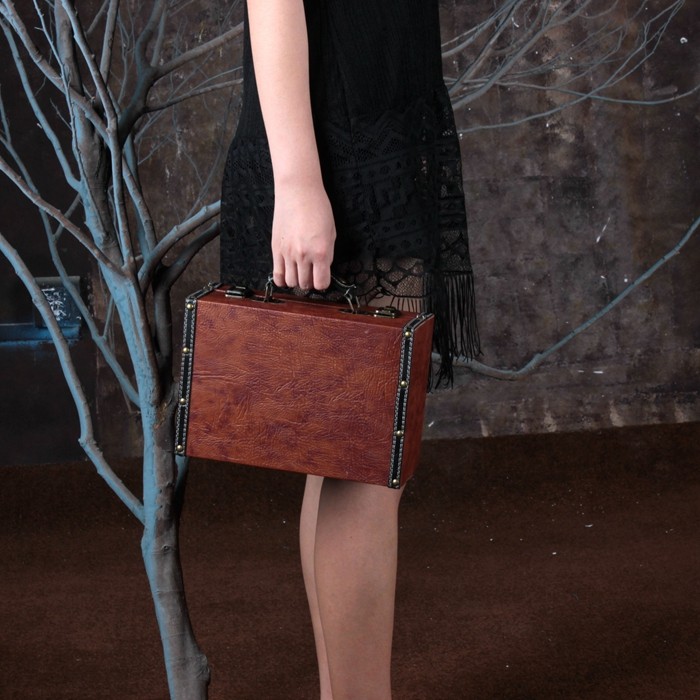 Vintage suitcase British style makeup box women's travel suitcase boarding box catwalk props box leather box wooden box customization