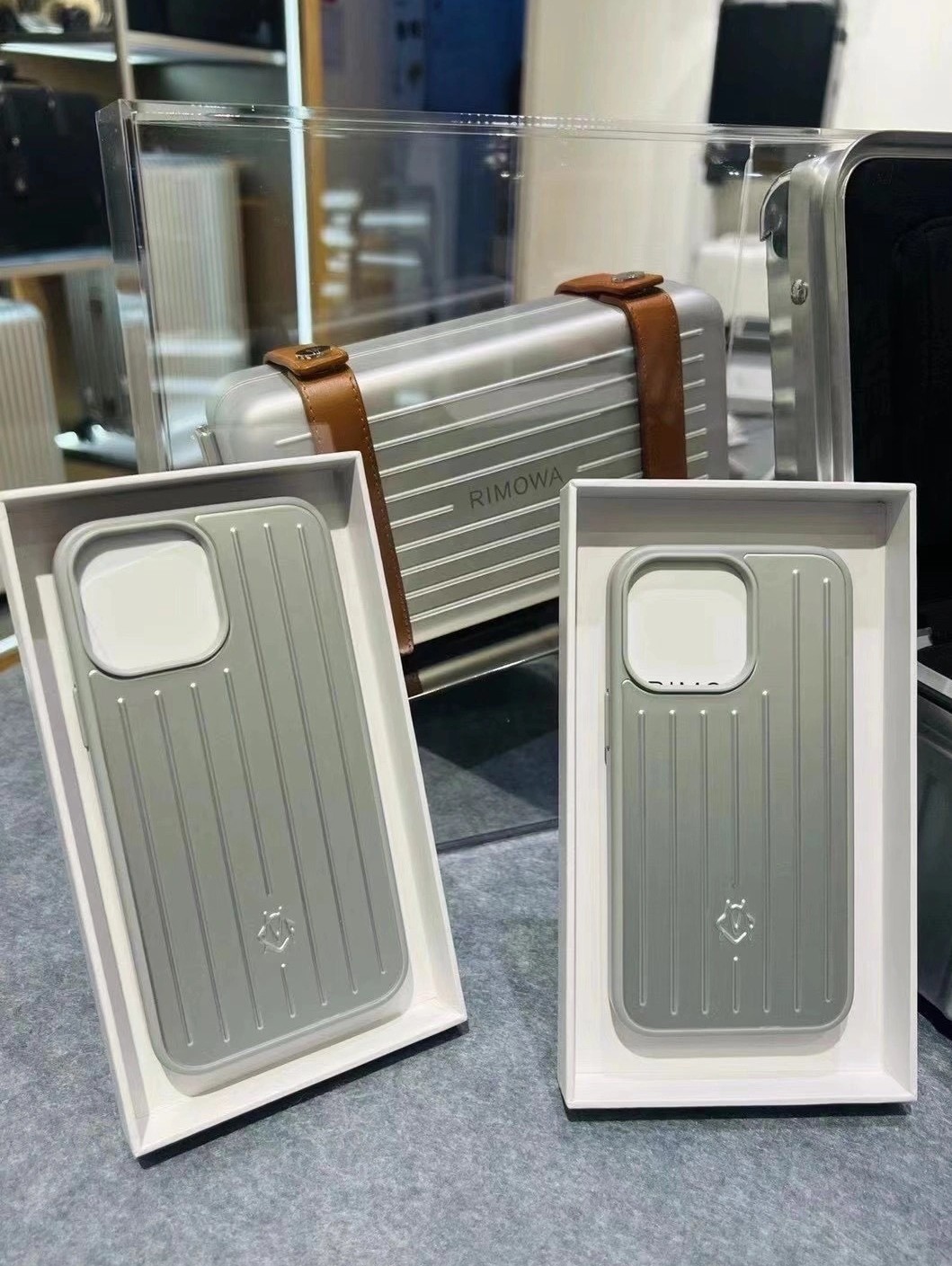 🌟 Luggage-grade protection! rimowa x apple iphone 14 pro max