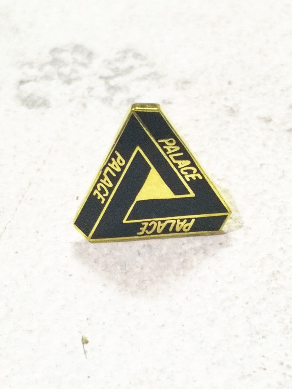 Spot palace triangle brooch breast buckle