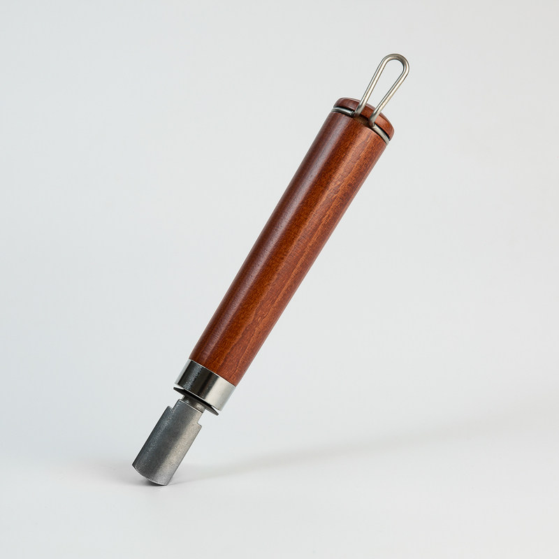 Italian native Pentolpress with a handle on the kitchen