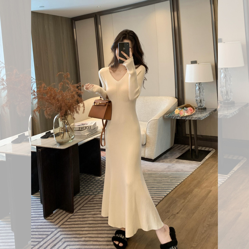 Lin Yan'Er V-Neck Knitted Dress for Women, Autumn and Winter Slim Fit, Elegant Inner Layer Sweater, Bodycon Fishtail Skirt for Spring Lin Yan'Er V-Neck Knitted Dress for Women, Autumn and Winter Slim Fit, Elegant Inner Layer Sweater, Bodycon Fishtail Skirt for Spring