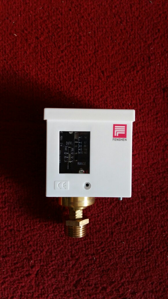 Low-voltage pressure switch for fire protection