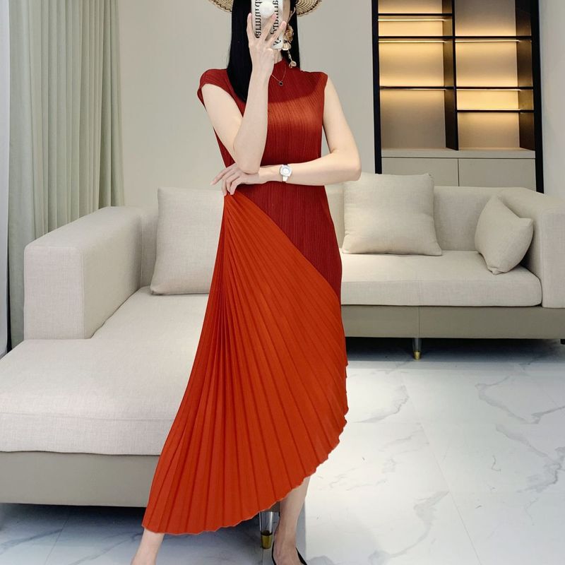 Miyake Design-Inspired Irregular Pleated Dress for Women, 2024 New Style, Elegant and Graceful, with Pleated Patchwork, Sleeveless Gown