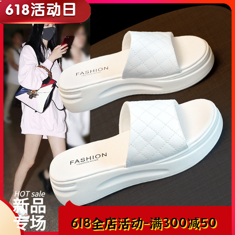 Hong Kong 2026 New Summer Fashion Trendy Thick-Soled Slippers for Women, Soft-Soled Sandals for Beach and Seaside