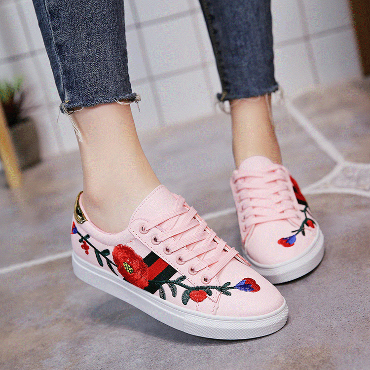 Кроссовки женские модные. Кроссовки женские мо до ные. Модные кроссовки 2024 женские кроссовки фото. Кроссовки 2023 тренды. Модные кроссовки 2024 женские кроссовки фото.