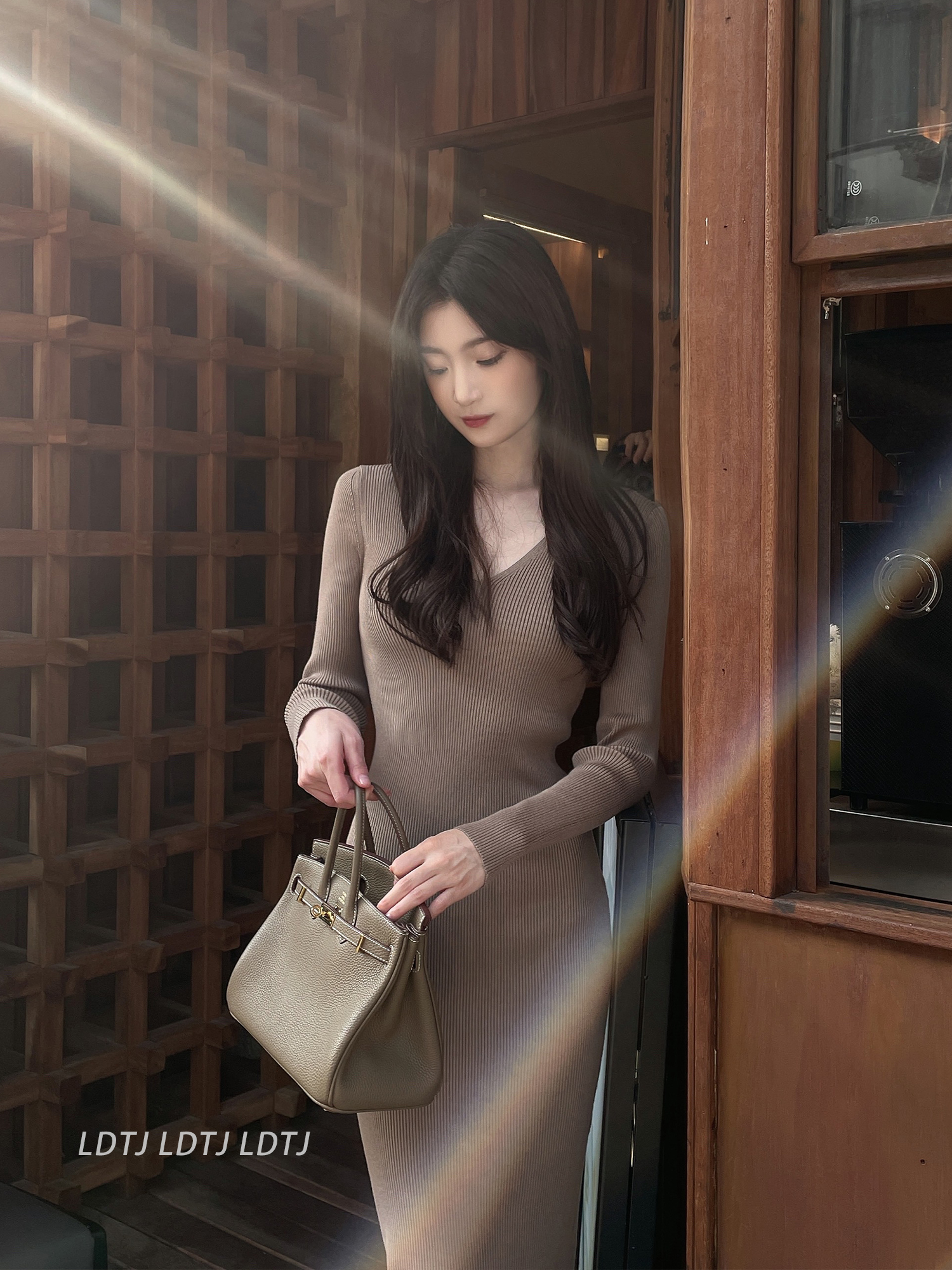 LDTJ high-definition dress femininity goddess 22 Xia Xin ladies and ladies V-neck commuter slim French knitted skirt