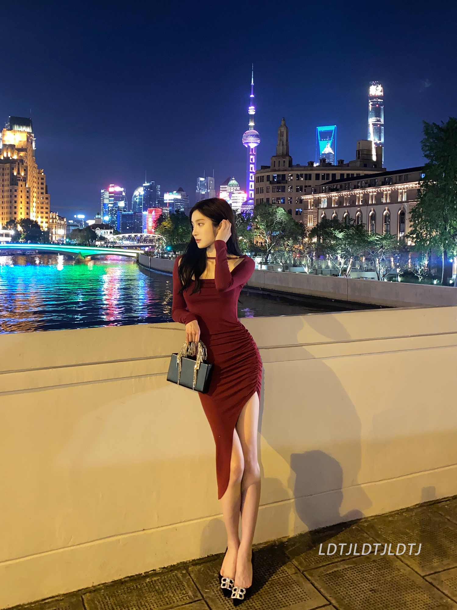 LDTJ high set foreign dress design sensation irregular hypotenuse slim red black manneure seducal opening bag hip skirt woman